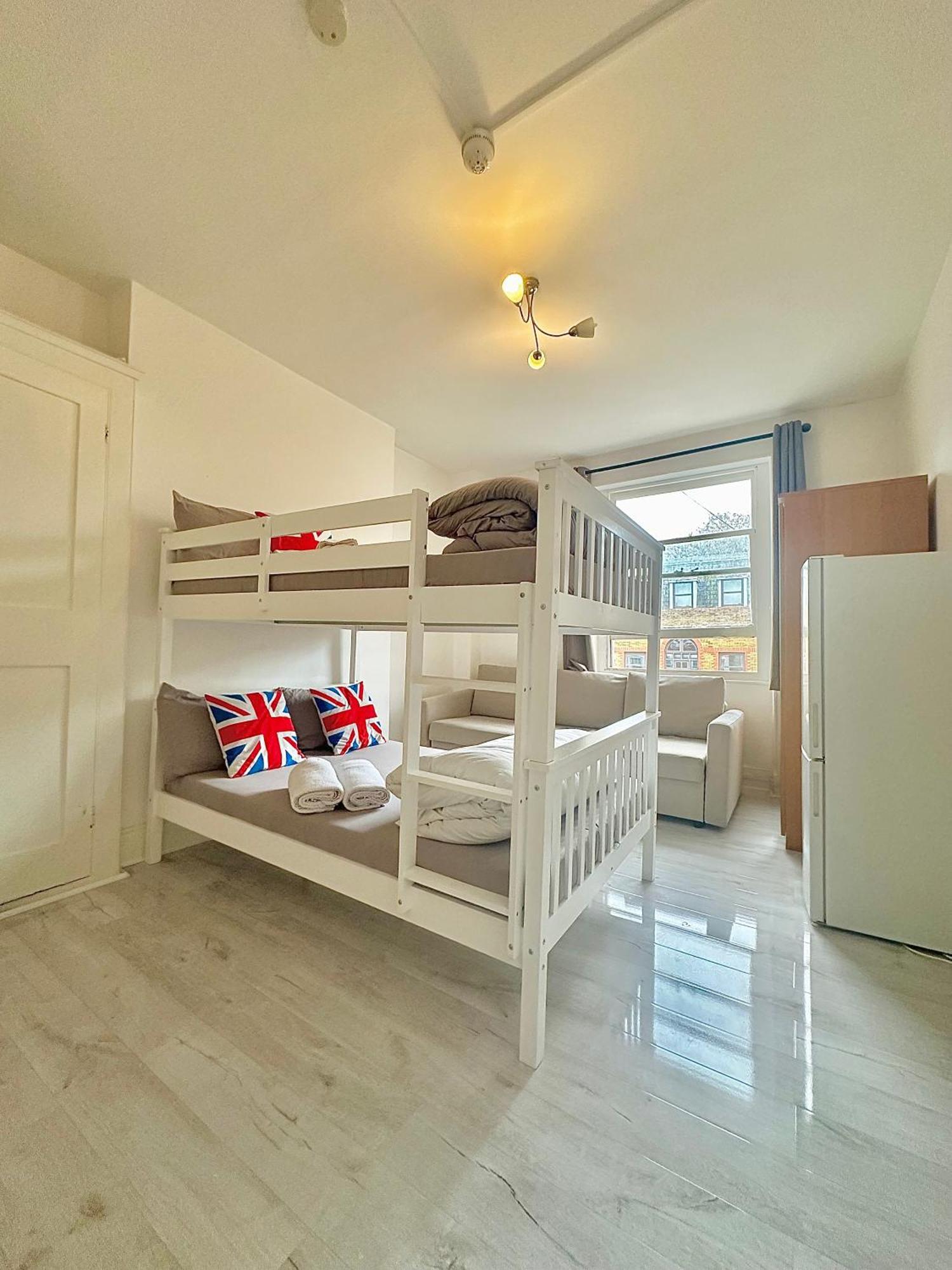 לונדון Guesthouse 81 מראה חיצוני תמונה